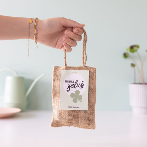 3.L025-Zakje-Geluk-klavertje-vier-zaaien-cadeau-jute-do-it-yourself800