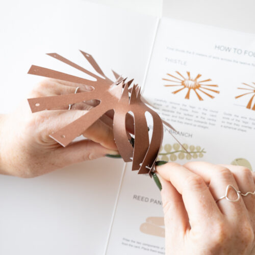 5.L137-Boeketje-van-papier-bloemen-boeket-in-vaas-knutselen-uniek-cadeau-per-post-bloompost