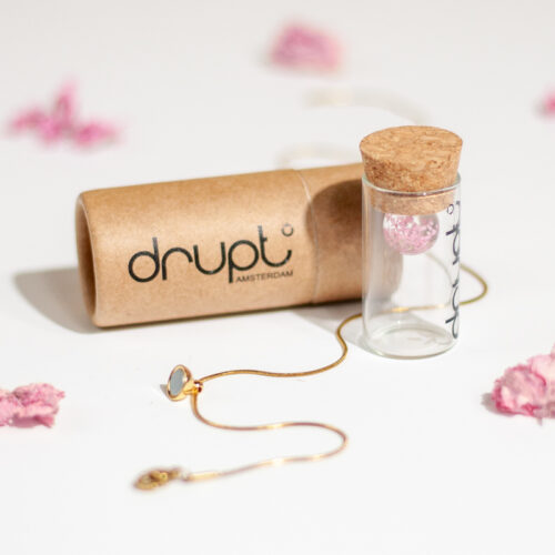 Roze-dille-balletje-ketting-drupt-800-6